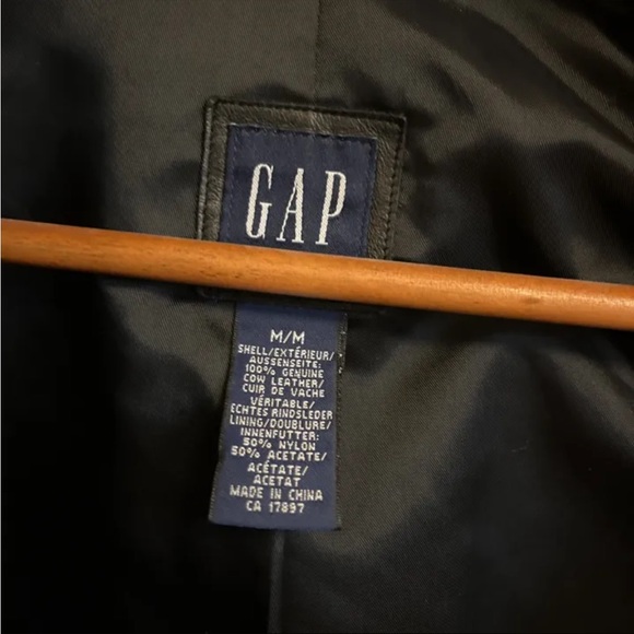 Gap vintage black leather jacket. Mid length. Size M Great shape. - Picture 4 of 4